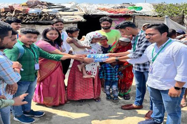 Distribution of Warm Clothing to Needy